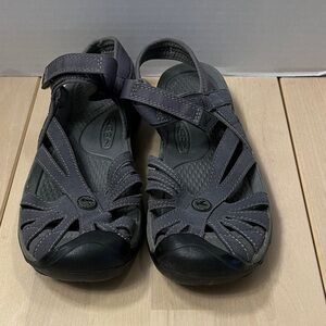KEEN Rose Water Resistant Sandals in Gray-Gargoyle/Raven Color Women’s 7.5 EUC
